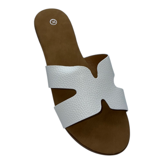 Sandalia plana tira ancha blanca