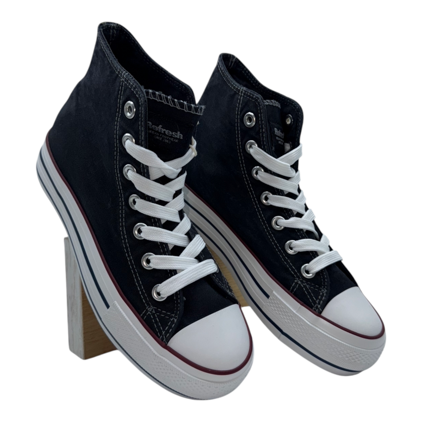 Zapatillas Altas de Lona Negra con Plataforma y Suela Rayada - Estilo Urbano y Versátil