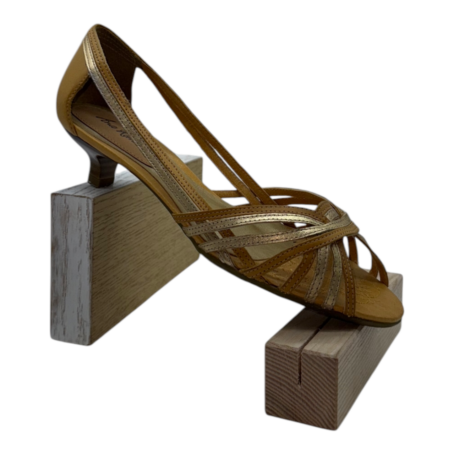 Sandalias de Fiesta con Tiras Cruzadas en Dorado y Marrón - Elegancia Clásica con Tacón Bajo