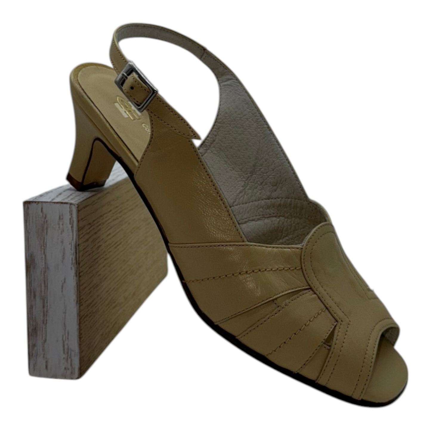 Sandalias Slingback de Piel Beige con Diseño Entrelazado y Tacón Midi - Elegancia Versátil
