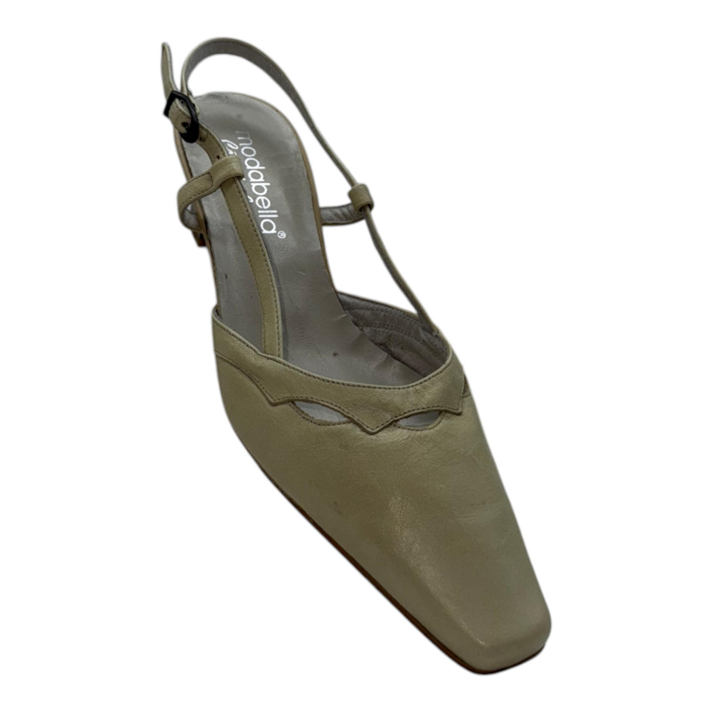 Zapatos Slingback de Piel Crema con Puntera Cuadrada y Borde Ondulado - Elegancia Única